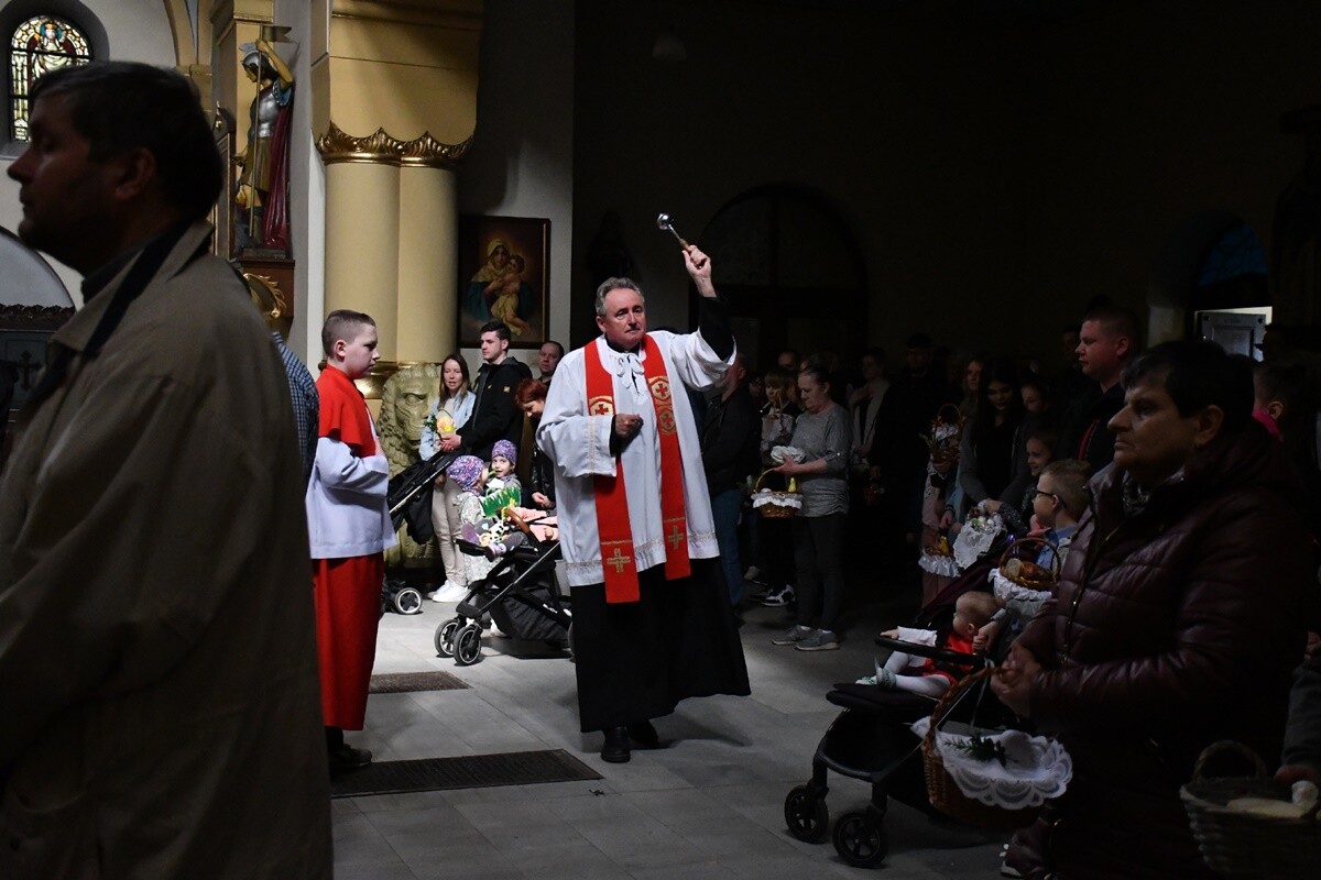 Rudzianie ze święconką odwiedzili kościoły. / fot. Jacek Knapik