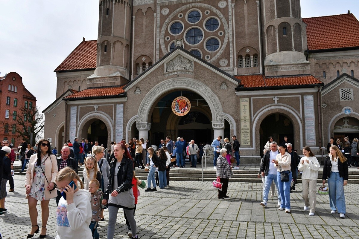 Rudzianie ze święconką odwiedzili kościoły. / fot. Jacek Knapik