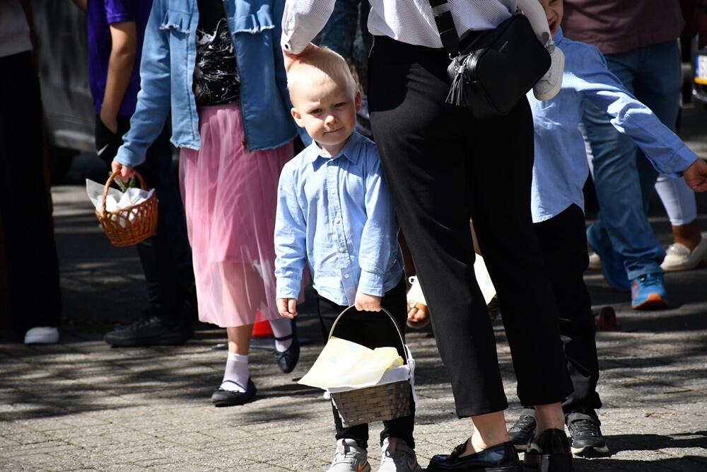 Od rana w Wielką Sobotę mieszkańcy Rudy Śląskiej odwiedzali kościoły, żeby pomodlić się przy symbolicznym grobie Jezusa, a także, żeby poświęcić pokarmy.