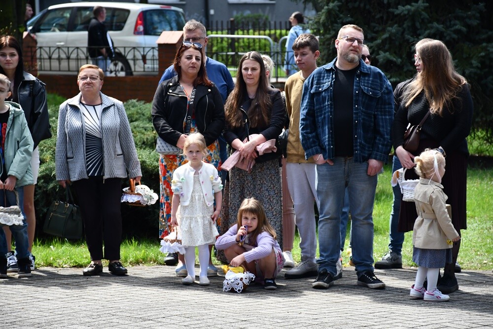 Od rana w Wielką Sobotę mieszkańcy Rudy Śląskiej odwiedzali kościoły, żeby pomodlić się przy symbolicznym grobie Jezusa, a także, żeby poświęcić pokarmy.