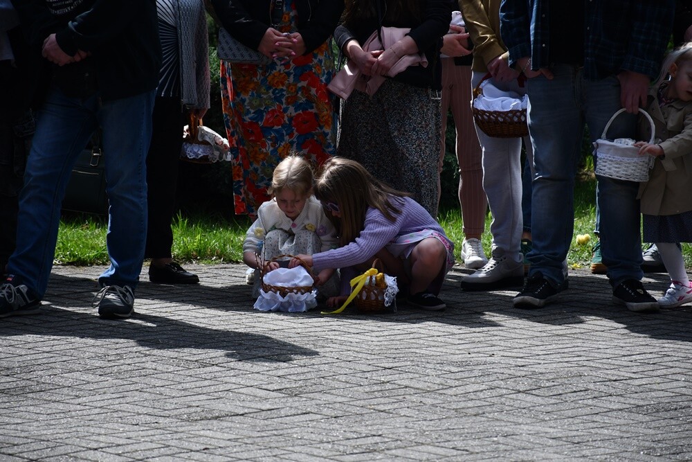 Od rana w Wielką Sobotę mieszkańcy Rudy Śląskiej odwiedzali kościoły, żeby pomodlić się przy symbolicznym grobie Jezusa, a także, żeby poświęcić pokarmy.