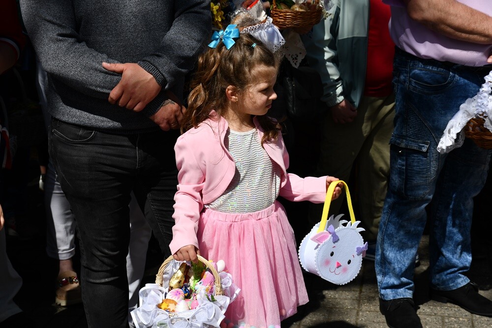 Od rana w Wielką Sobotę mieszkańcy Rudy Śląskiej odwiedzali kościoły, żeby pomodlić się przy symbolicznym grobie Jezusa, a także, żeby poświęcić pokarmy.