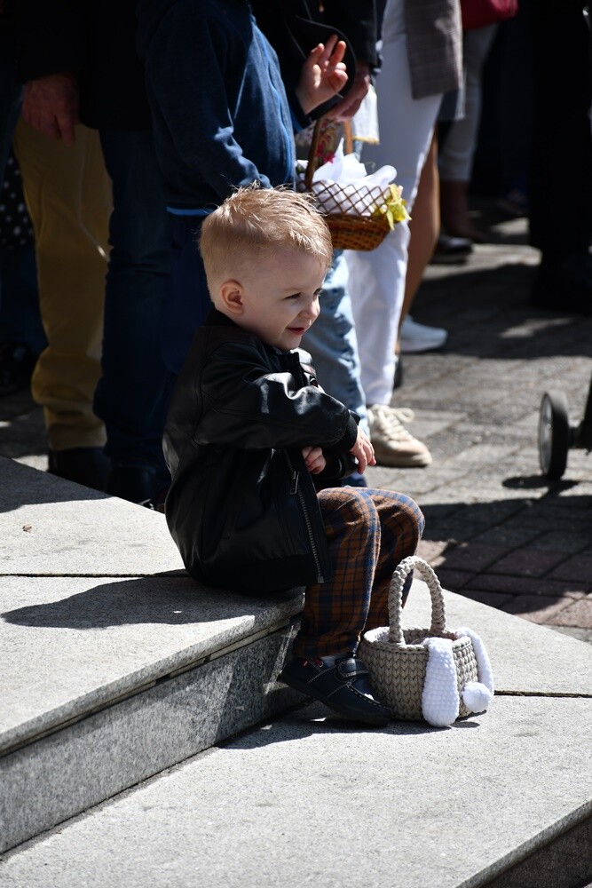 Od rana w Wielką Sobotę mieszkańcy Rudy Śląskiej odwiedzali kościoły, żeby pomodlić się przy symbolicznym grobie Jezusa, a także, żeby poświęcić pokarmy.