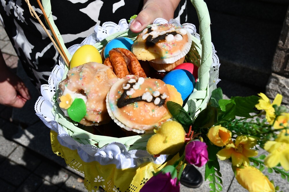 Od rana w Wielką Sobotę mieszkańcy Rudy Śląskiej odwiedzali kościoły, żeby pomodlić się przy symbolicznym grobie Jezusa, a także, żeby poświęcić pokarmy.