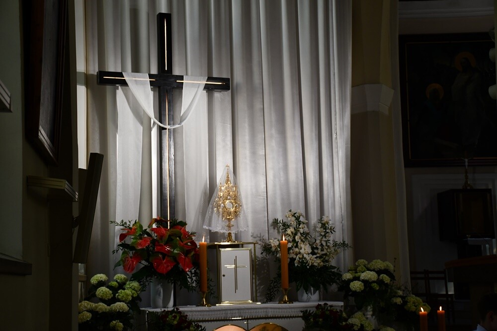 Od rana w Wielką Sobotę mieszkańcy Rudy Śląskiej odwiedzali kościoły, żeby pomodlić się przy symbolicznym grobie Jezusa, a także, żeby poświęcić pokarmy.