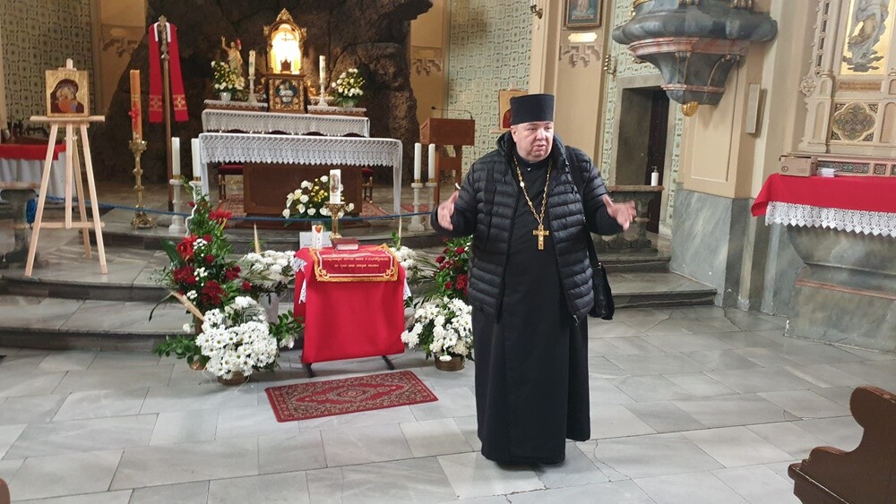 W niedzielę wierni obrządków wschodnich - prawosławni i grekokatolicy - obchodzili Wielkanoc. W Rudzie Śląskiej w tym roku świętowało ją wyjątkowo dużo osób. Dlatego w salkach kościoła pw. Trójcy Przenajświętszej zorganizowano świąteczne śniadanie dla Ukraińców.

fot. Parafia pw. Trójcy Przenajświętszej