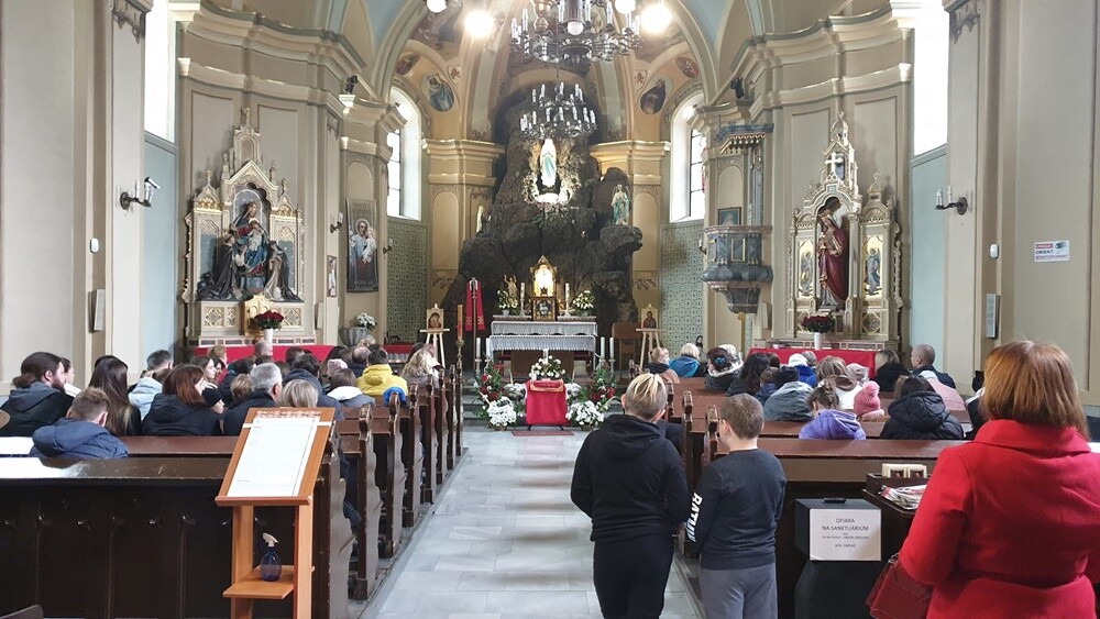 W niedzielę wierni obrządków wschodnich - prawosławni i grekokatolicy - obchodzili Wielkanoc. W Rudzie Śląskiej w tym roku świętowało ją wyjątkowo dużo osób. Dlatego w salkach kościoła pw. Trójcy Przenajświętszej zorganizowano świąteczne śniadanie dla Ukraińców.

fot. Parafia pw. Trójcy Przenajświętszej