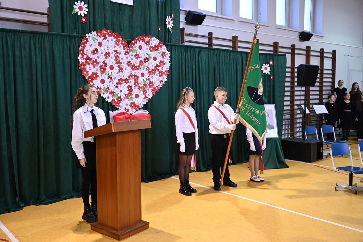 Święto patrona Szkoły Podstawowej nr 18 - ks. Konstantego Damrota. / fot. UM Ruda Śląska