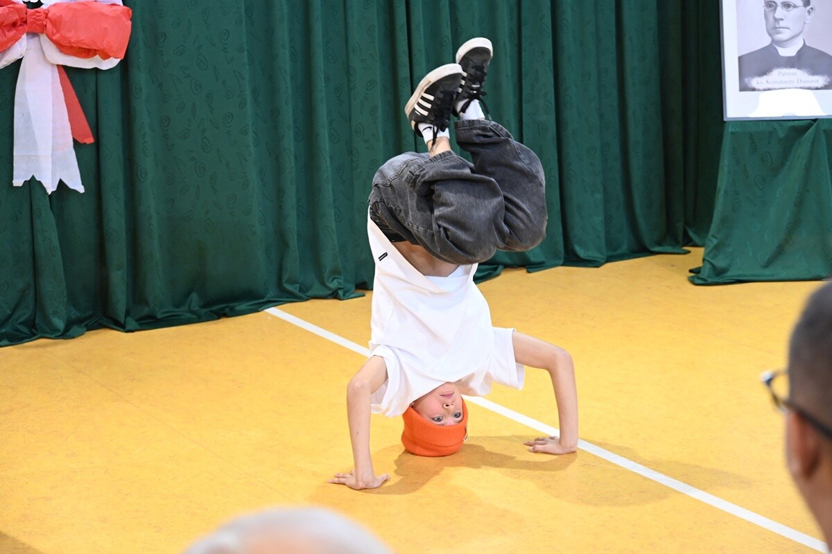 Święto patrona Szkoły Podstawowej nr 18 - ks. Konstantego Damrota. / fot. UM Ruda Śląska