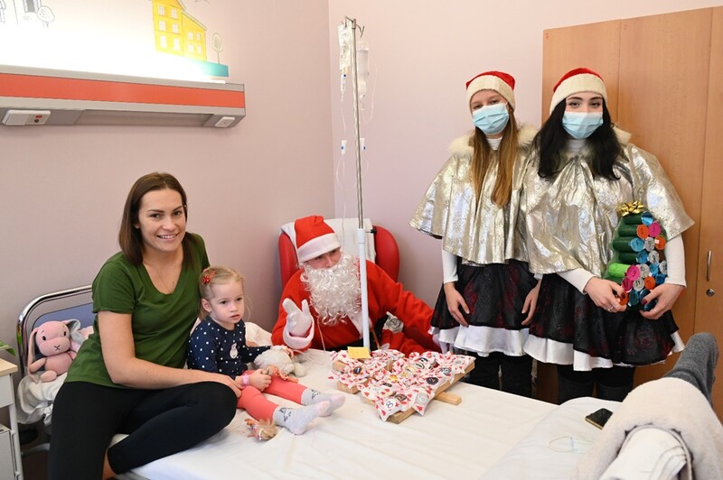 Święty Mikołaj odwiedził dziś pacjentów Szpitala Miejskiego w Rudzie Śląskiej