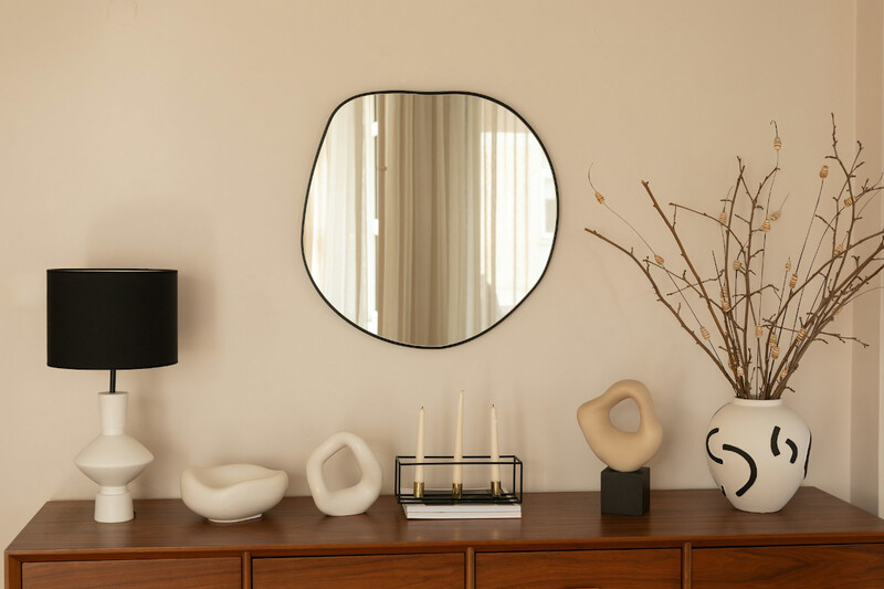 Szkło vs. akryl – porównanie materiałów w produkcji luster