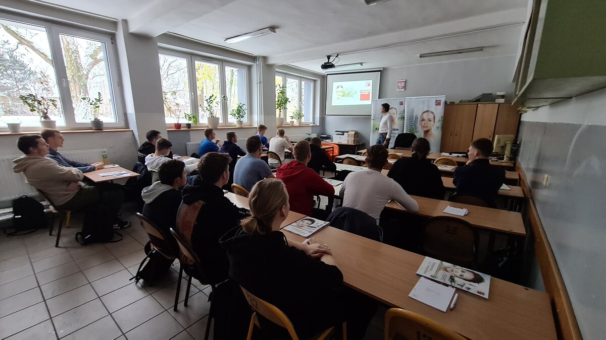 Uczniowie Zespołu Szkół nr 6 wzięli udział w szkoleniu z okazji 60-lecia placówki