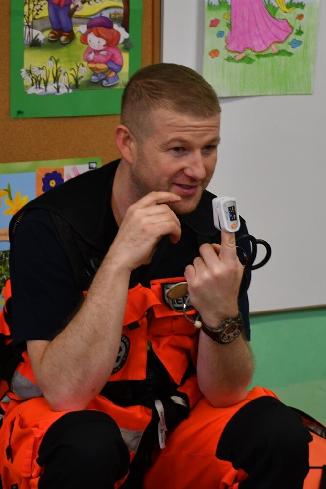 Do dzieci z Miejskiego Przedszkola nr 18 w Rudzie Śląskiej przyjechał dziś ratownik medyczny, który przeprowadził z nimi kompleksowe szkolenie z pierwszej pomocy.

fot. Jacek Knapik