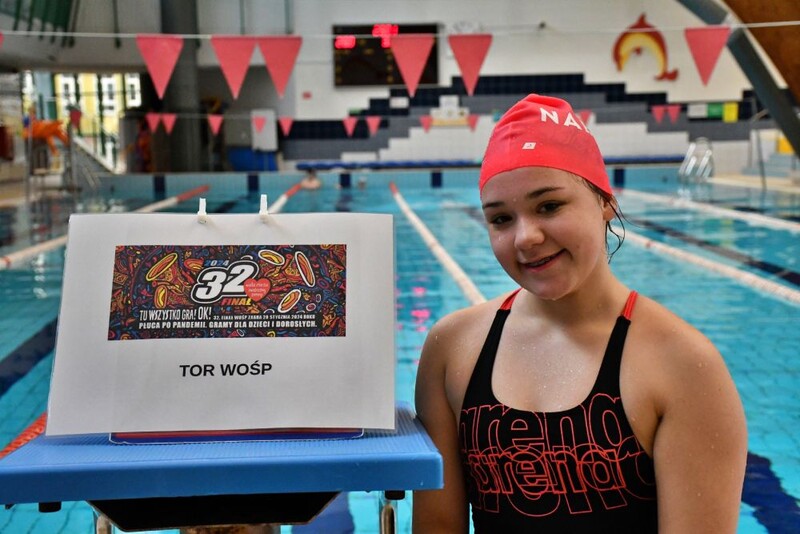 Sztafeta pływacka w Rudzie Śląskiej. MOSiR ponownie zagrał z WOŚP!