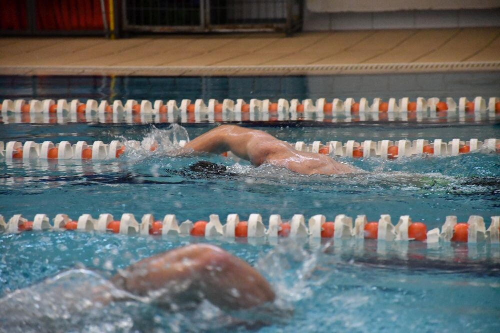 Sztafeta pływacka WOŚP. / fot. Jacek Knapik