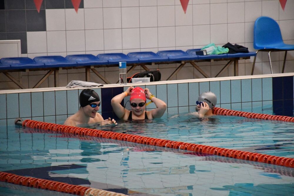 Sztafeta pływacka WOŚP. / fot. Jacek Knapik