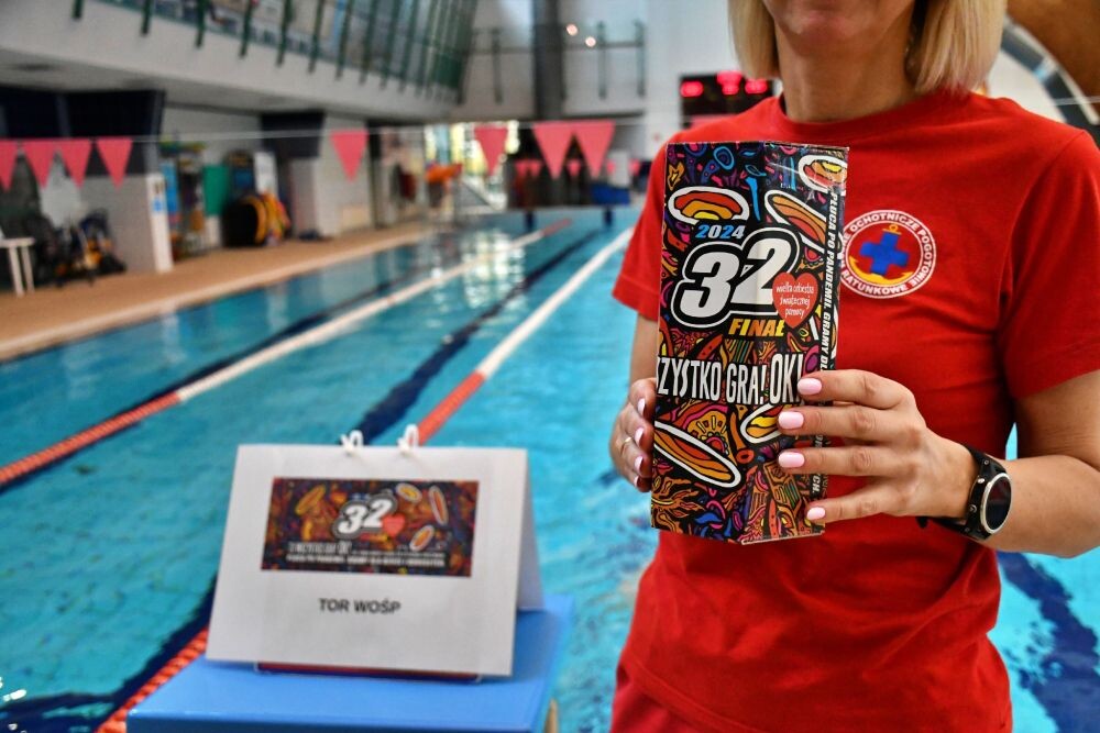 Sztafeta pływacka WOŚP. / fot. Jacek Knapik