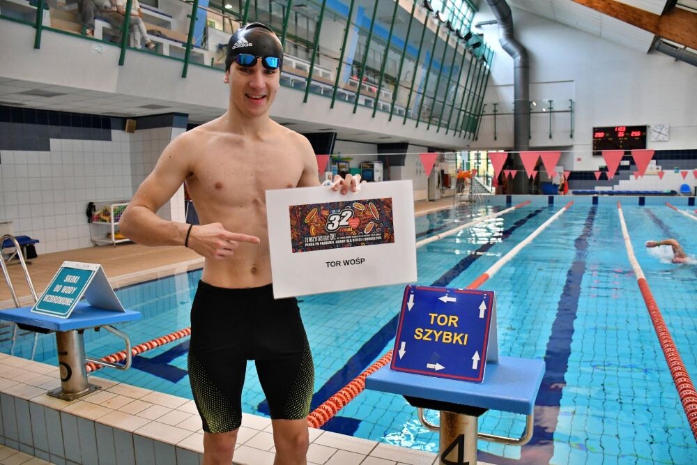 Sztafeta pływacka WOŚP. / fot. Jacek Knapik