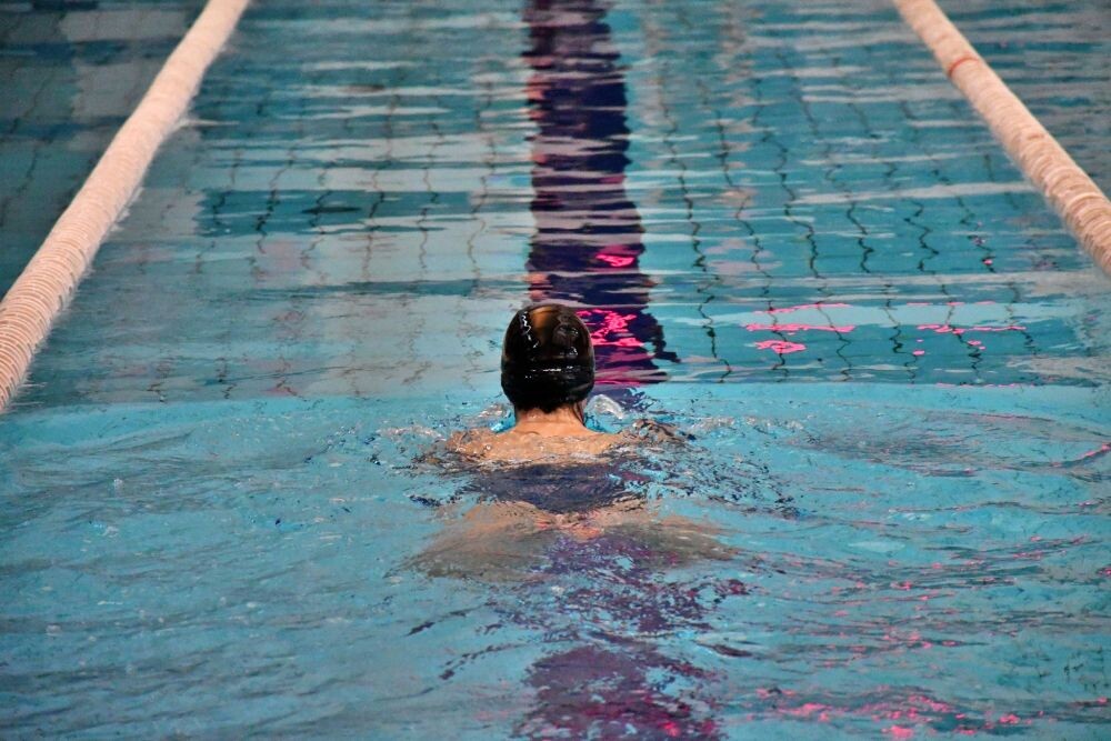 Sztafeta pływacka WOŚP. / fot. Jacek Knapik