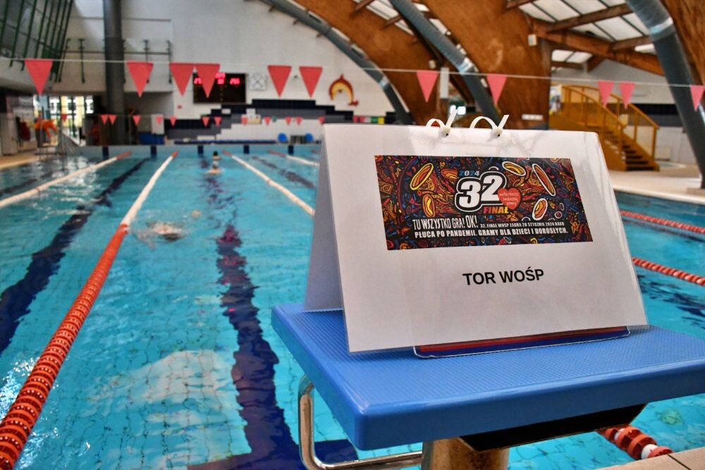 Sztafeta pływacka WOŚP. / fot. Jacek Knapik