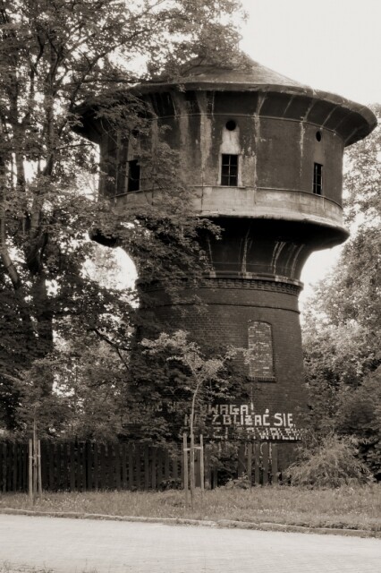 ta mała też grozi zawaleniem