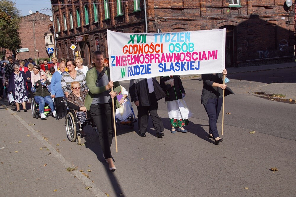 XVII Tydzień Godności Osób z Niepełnosprawnością rozpoczęty! Dzisiaj niepełnosprawni mieszkańcy Rudy Śląskiej otrzymali symboliczny klucz do bram miasta. Tegoroczne obchody święta niepełnosprawnych połączone zostały z jubileuszem 35-lecia działalności DPS "Senior".