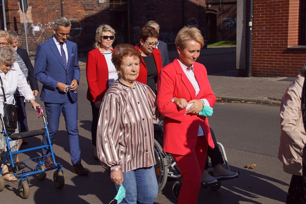 XVII Tydzień Godności Osób z Niepełnosprawnością rozpoczęty! Dzisiaj niepełnosprawni mieszkańcy Rudy Śląskiej otrzymali symboliczny klucz do bram miasta. Tegoroczne obchody święta niepełnosprawnych połączone zostały z jubileuszem 35-lecia działalności DPS "Senior".