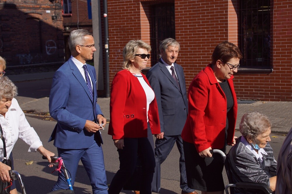 XVII Tydzień Godności Osób z Niepełnosprawnością rozpoczęty! Dzisiaj niepełnosprawni mieszkańcy Rudy Śląskiej otrzymali symboliczny klucz do bram miasta. Tegoroczne obchody święta niepełnosprawnych połączone zostały z jubileuszem 35-lecia działalności DPS "Senior".