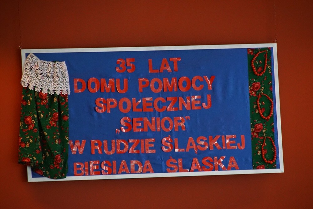 XVII Tydzień Godności Osób z Niepełnosprawnością rozpoczęty! Dzisiaj niepełnosprawni mieszkańcy Rudy Śląskiej otrzymali symboliczny klucz do bram miasta. Tegoroczne obchody święta niepełnosprawnych połączone zostały z jubileuszem 35-lecia działalności DPS "Senior".