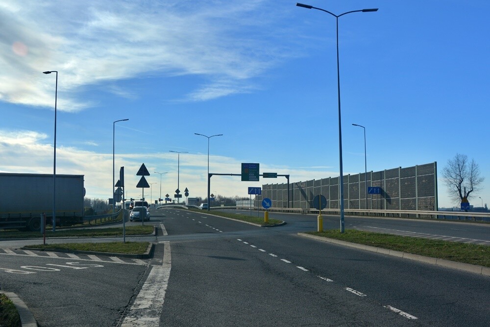 Dzięki sprzyjającym warunkom pogodowym prace przy budowie pierwszego odcinka trasy N-S na północ od DTŚ / fot. Jacek Knapik.