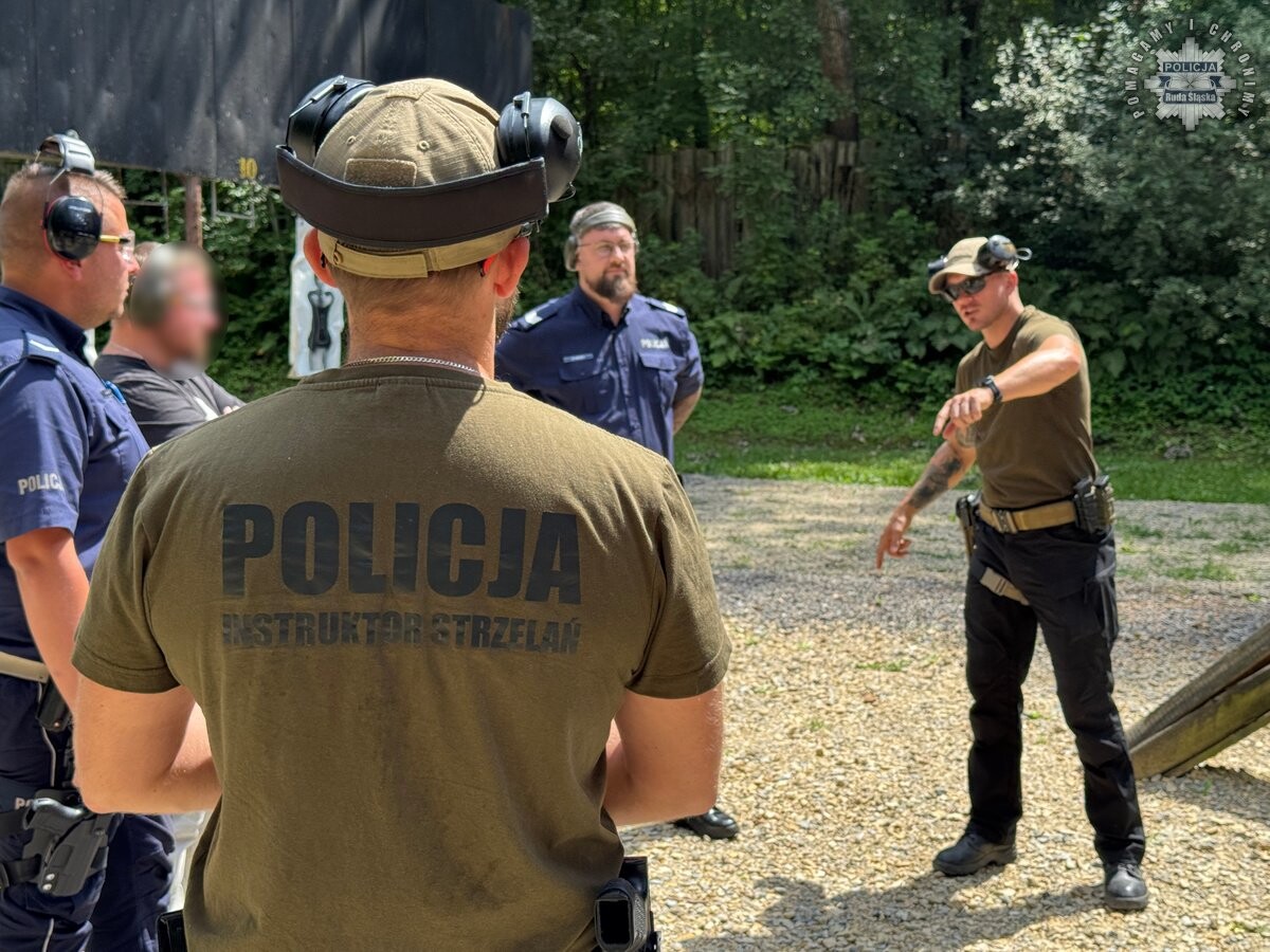 Kolejne treningi strzeleckie rudzkich policjantów. / FOT. KMP Ruda Śląska