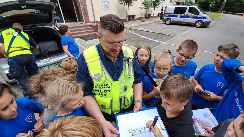 Uczniowie Szkoły Podstawowej nr 4 odwiedzili siedzibę Straży Miejskiej [FOTO]