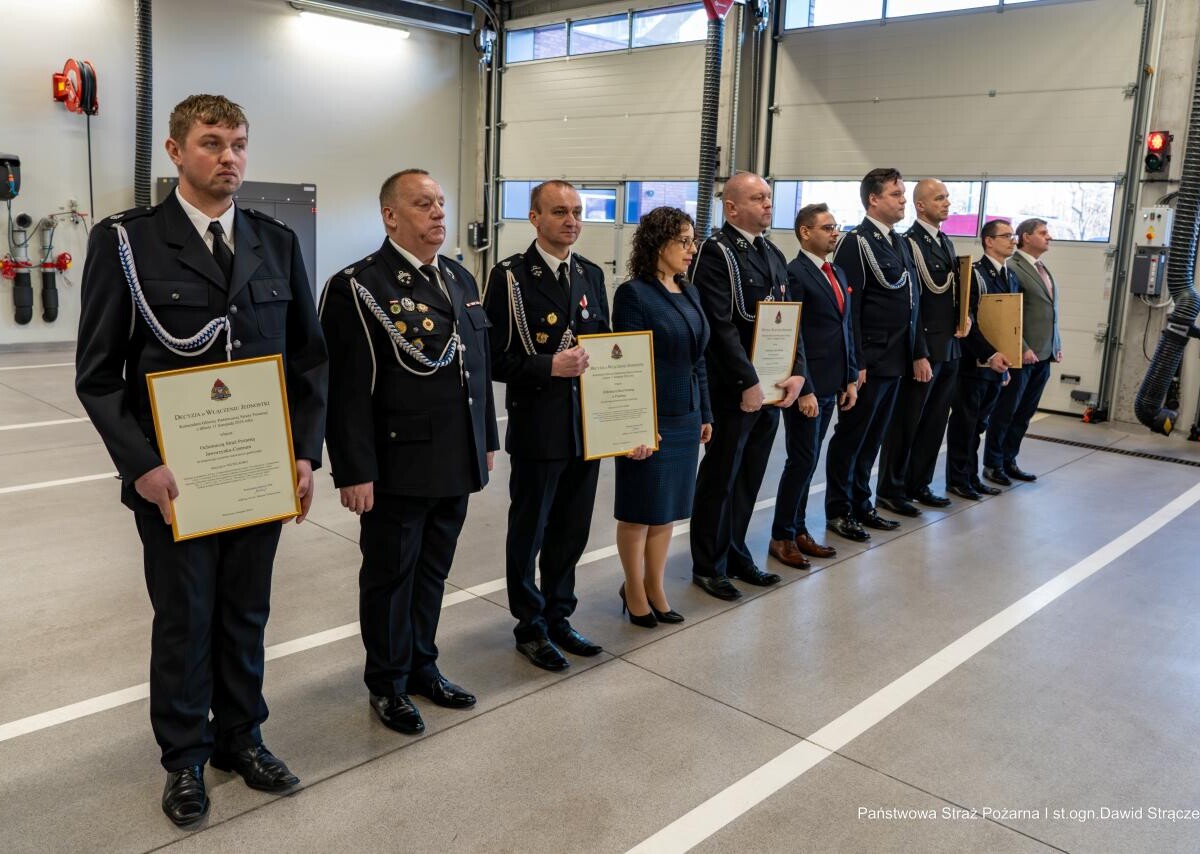 W siedzibie Komendy Miejskiej Państwowej Straży Pożarnej w Rudzie Śląskiej odbyła się wyjątkowa uroczystość z okazji Wojewódzkich Obchodów Narodowego Święta Niepodległości / fot. st. ogn. Dawid Strączek