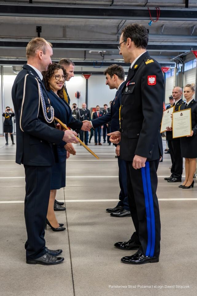 W siedzibie Komendy Miejskiej Państwowej Straży Pożarnej w Rudzie Śląskiej odbyła się wyjątkowa uroczystość z okazji Wojewódzkich Obchodów Narodowego Święta Niepodległości / fot. st. ogn. Dawid Strączek