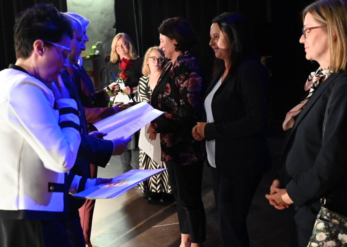 W Domu Kultury w Bielszowicach odbyła się uroczystość z okazji Dnia Edukacji Narodowej / fot. Michał Pierończyk