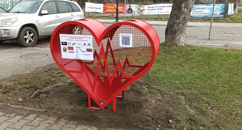 W centrum Kochłowic stanęło serce na plastikowe nakrętki