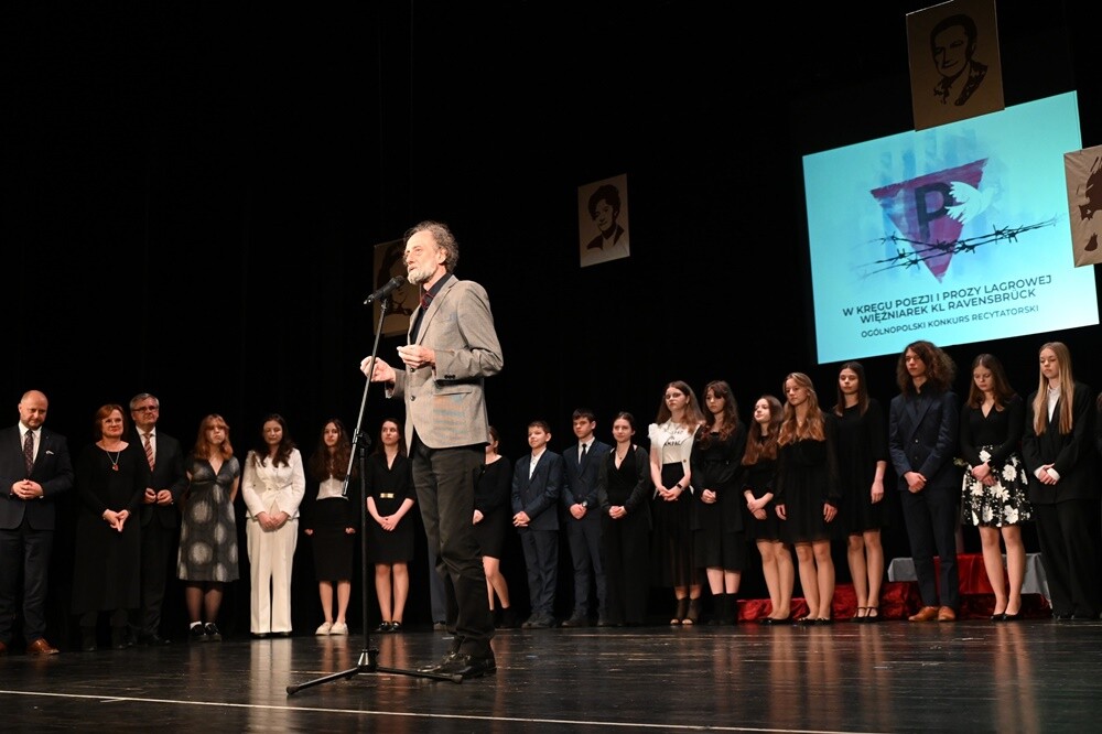Wczoraj w Miejskim Centrum Kultury im. Henryka Bisty odbył się finał Ogólnopolskiego Konkursu "W kręgu poezji i prozy lagrowej więźniarek KL Ravensbr�źck".

fot. UM Ruda Śląska