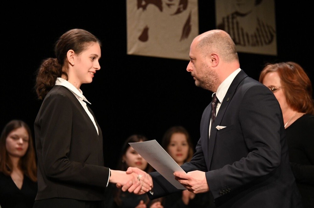 Wczoraj w Miejskim Centrum Kultury im. Henryka Bisty odbył się finał Ogólnopolskiego Konkursu "W kręgu poezji i prozy lagrowej więźniarek KL Ravensbr�źck".

fot. UM Ruda Śląska