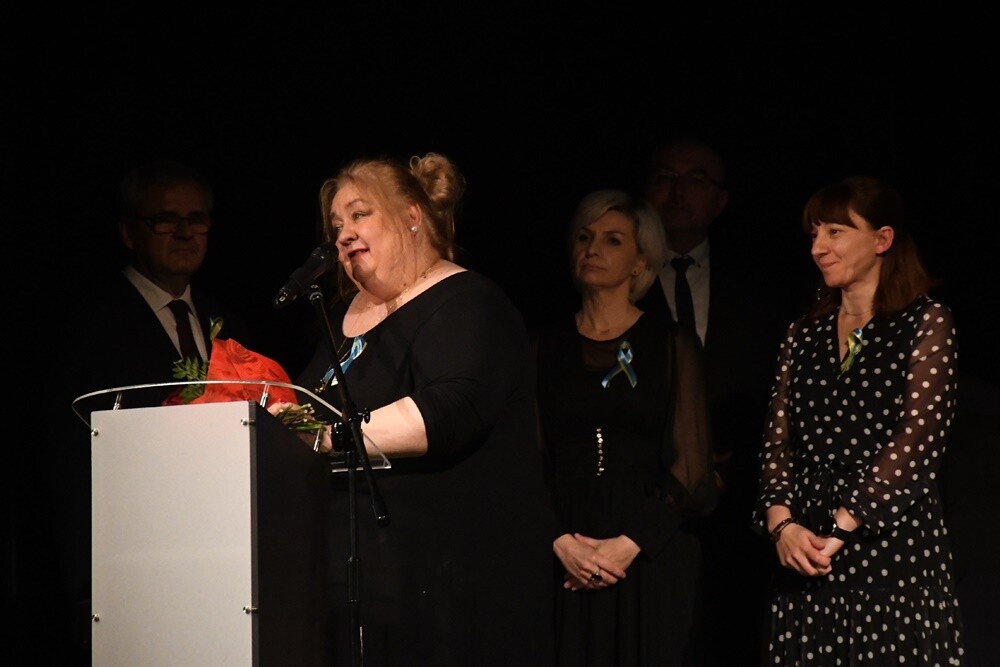 Gala Finałowa Konkursu recytatorskiego "W kręgu poezji lagrowej więźniarek obozu Ravensbr�źck" odbyła się w Miejskim Centrum Kultury im. H. Bisty. Laureaci półfinałów zaprezentowali się na scenie przed byłymi więźniarkami KL Ravensbr�źck, ich rodzinami i uczniami rudzkich szkół. 

fot. Jacek Knapik