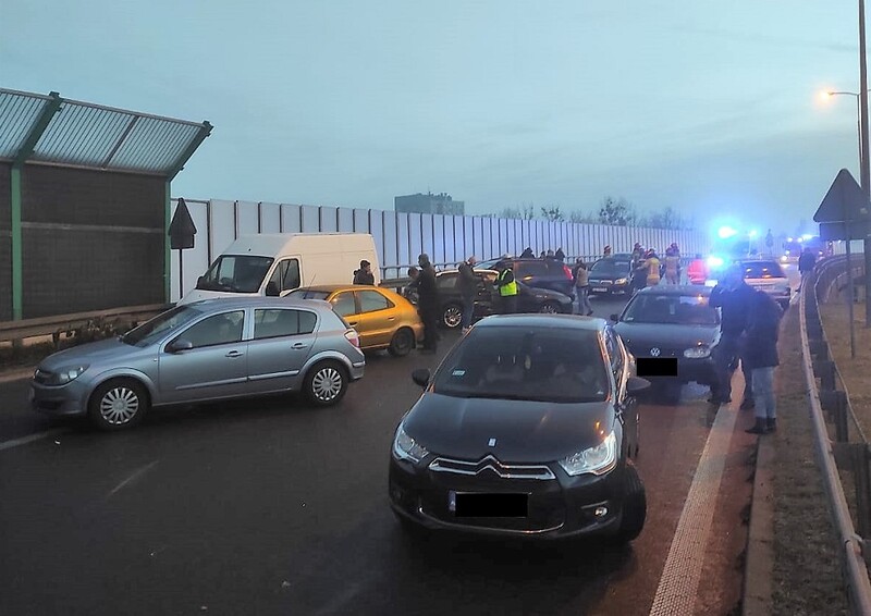 W niedzielę na DTŚ doszło do serii kolizji! Droga przez jakiś czas była zablokowana