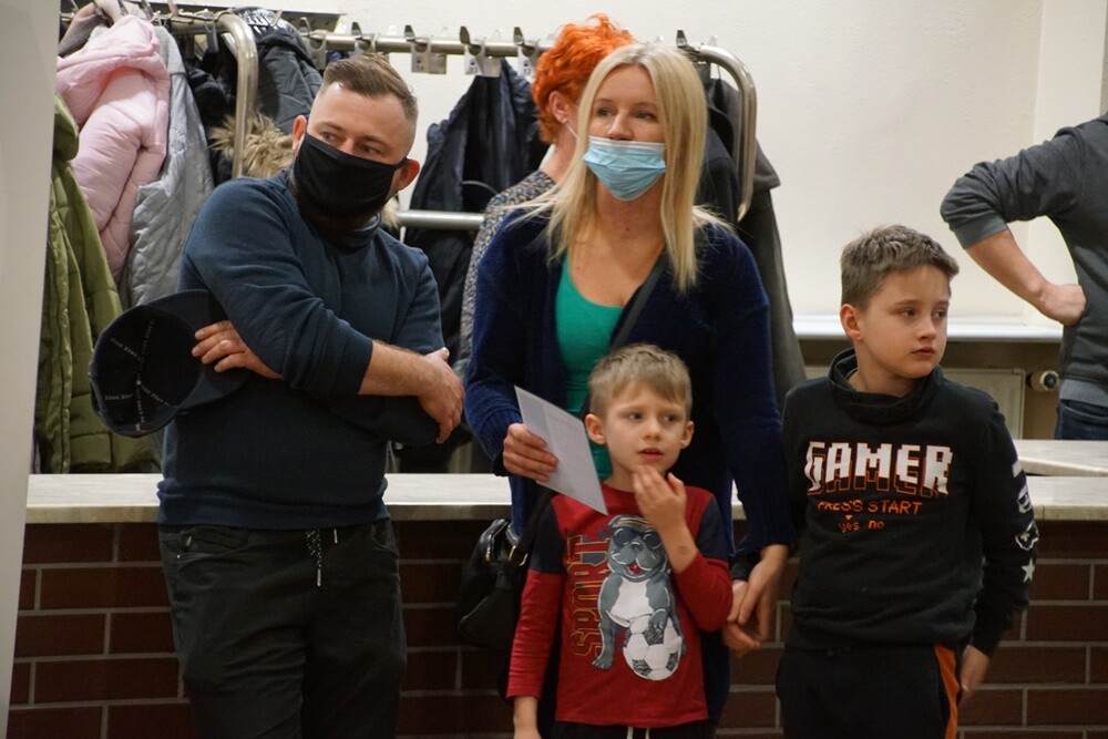 Wczoraj w Miejskim Centrum Kultury im. Henryka Bisty odbył się wernisaż wystawy prac uczniów Szkoły Podstawowej nr 35 Specjalnej w Rudzie Śląskiej - "W świecie kolorów". 