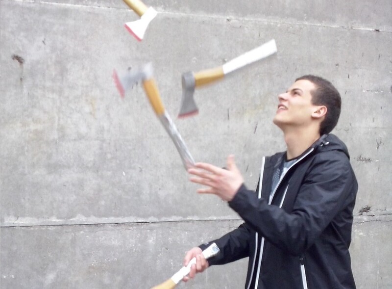 W żonglerce siekierami jest adrenalina - Michał Szary