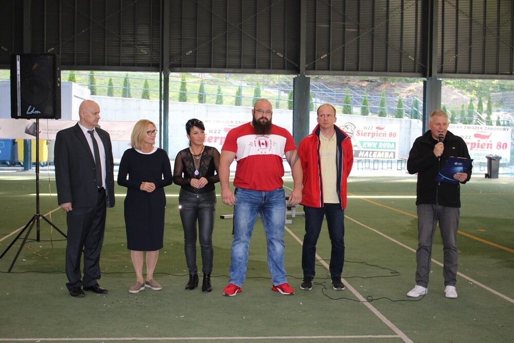 Wczoraj odbyła się druga w historii Rudy Śląskiej Charytatywna Wielka Gala Sportów Siłowych i Sportów Walki! Na Burloch Arenie w Orzegowie zaprezentowały się rudzkie i śląskie kluby sportowe po to, żeby pomóc w leczeniu Kamila Pieloka.