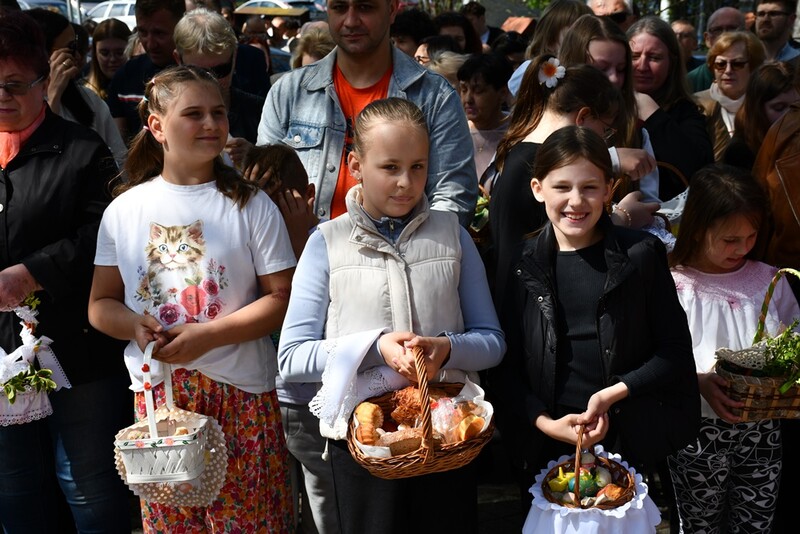 Wielkanoc 2025. Rudzianie ze święconką odwiedzili kościoły [ZDJĘCIA]