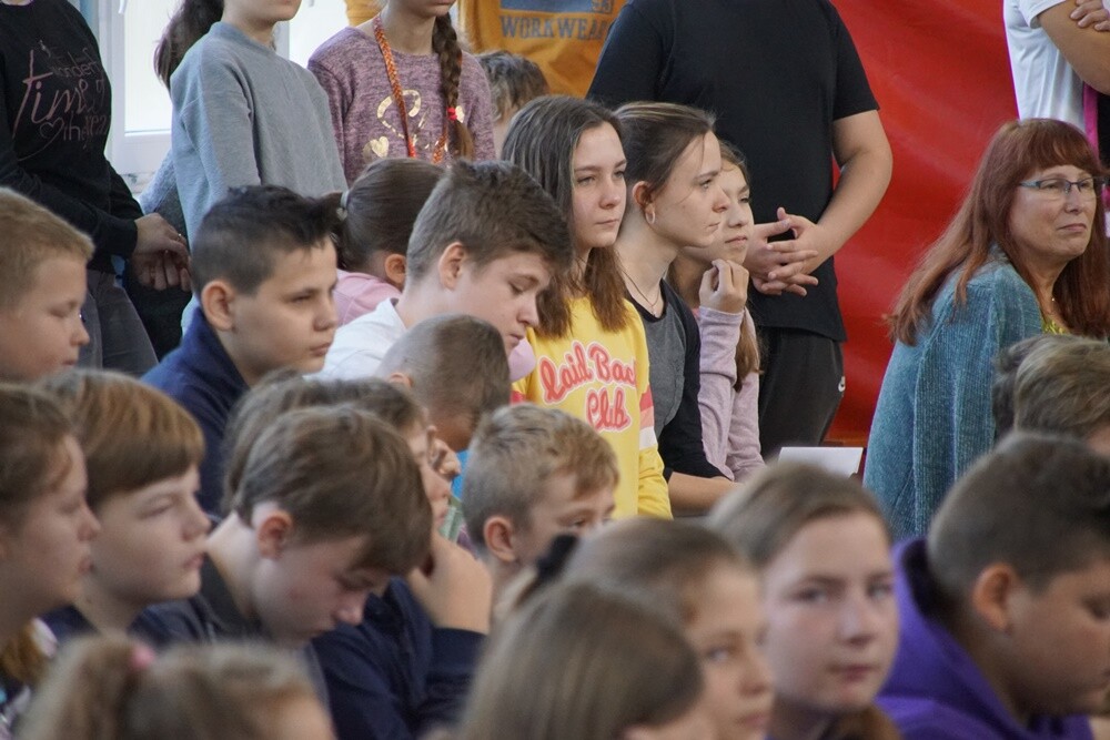 Anita Włodarczyk odwiedziła dziś Rudę Śląską! Polska lekkoatletka, dwukrotna złota medalistka igrzysk olimpijskich, czterokrotna mistrzyni świata oraz wielokrotna rekordzistka świata, Europy i kraju w rzucie młotem rozmawiała dzisiaj z uczniami Szkoły Podstawowej Sportowej nr 15 w Halembie.