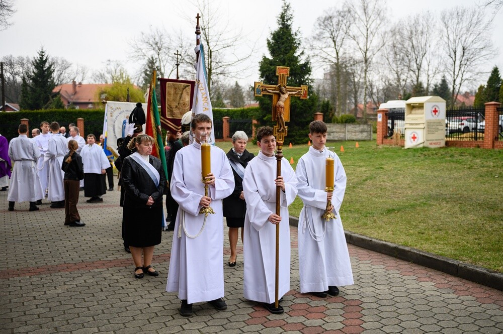 Wprowadzenie relikwii bł. Jana Machy do kościoła pw. św. Józefa w Rudzie. / fot. Parafia pw. św. Józefa w Rudzie Śląskiej