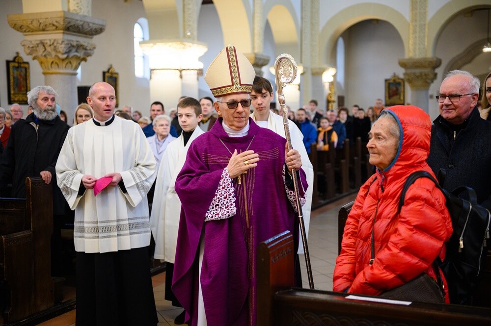 Wprowadzenie relikwii bł. Jana Machy do kościoła pw. św. Józefa w Rudzie. / fot. Parafia pw. św. Józefa w Rudzie Śląskiej