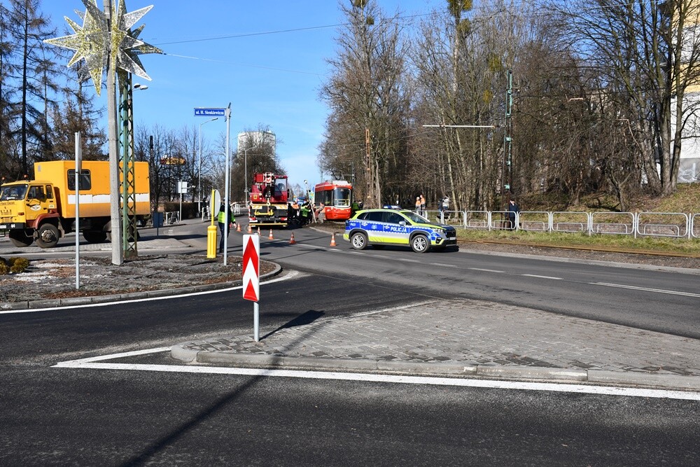 W Rudzie Śląskiej, na ulicy Odrodzenia w Wirku, doszło dziś około południa do wykolejenia tramwaju linii nr 9.