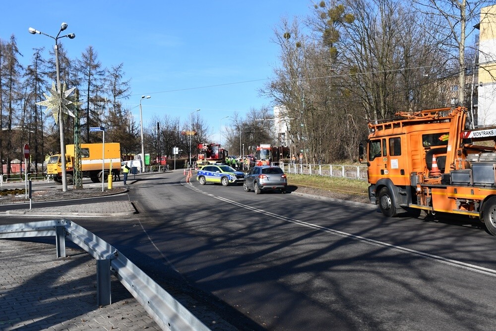 W Rudzie Śląskiej, na ulicy Odrodzenia w Wirku, doszło dziś około południa do wykolejenia tramwaju linii nr 9.