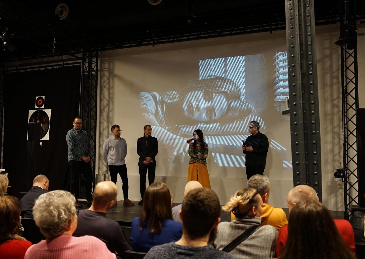 W Stacji Biblioteka w Rudzie Śląskiej odbyło się otwarcie wystawy „Czarne Światło”. Wystawa potrwa do 14 lutego / fot. Bartłomiej Cyrus